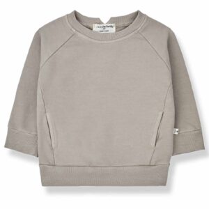 Fits grey long sleeve top with pockets